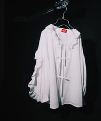 asymmetry ruffle blouse / cutwoklace