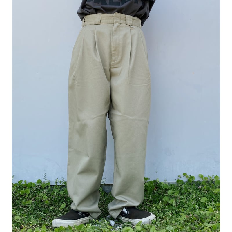 HOLIDAY「DICKIES 2TUCK PANTS 」beige. | gouter le HOLIDAY「DICKIES 2TUCK PANTS 」beige. | gouter le