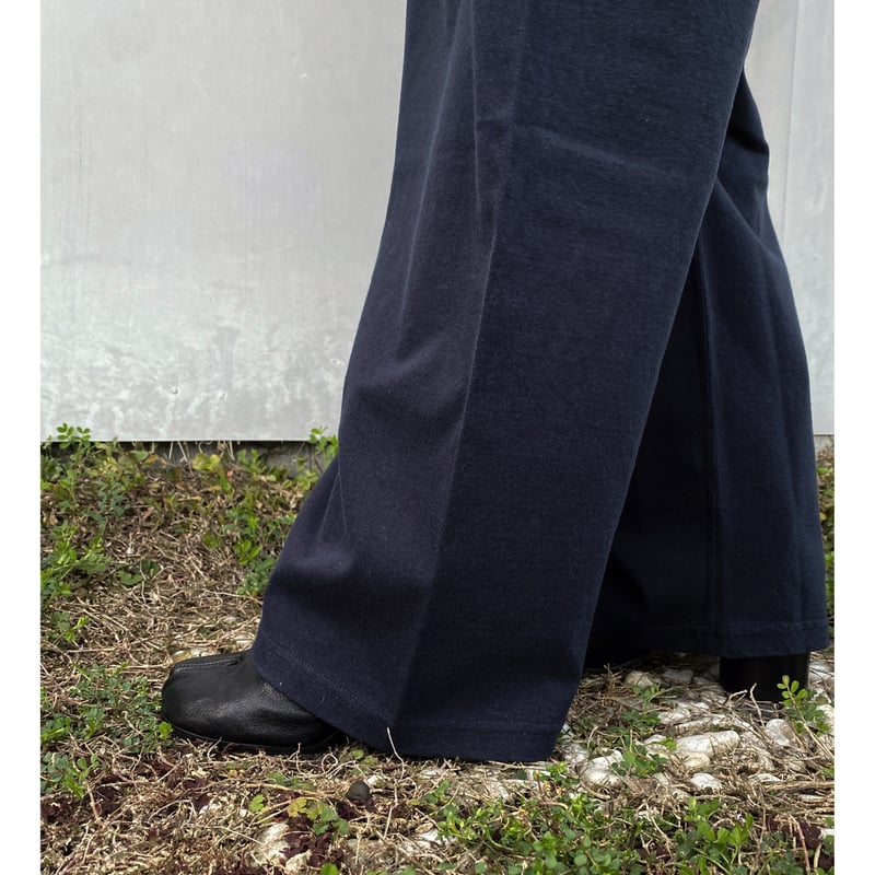 HOLIDAY「SUPER FINE DRY WIDE PANTS」d.navy. | gou HOLIDAY「SUPER FINE DRY WIDE PANTS」d.navy. | gou