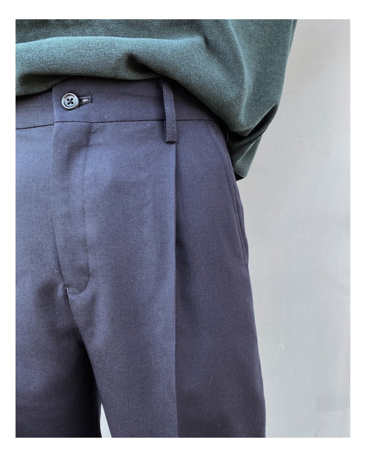 HOLIDAY「WOOL DRAWSTRINGS SLACKS」d/navy. | goute