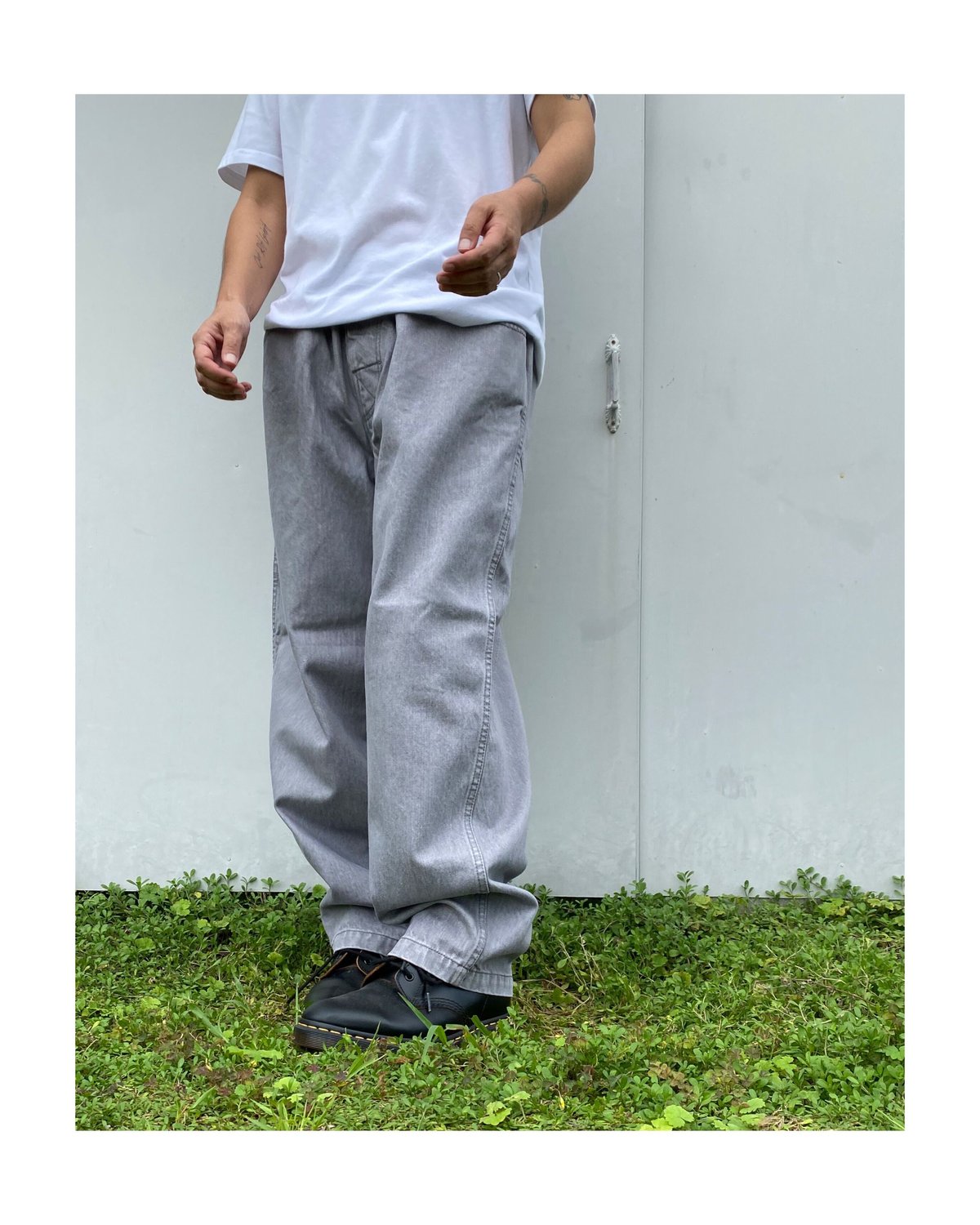 COMFORTABLE REASON「Fade Denim Slacks」s/wash. | COMFORTABLE REASON「Fade Denim Slacks」s/wash. |