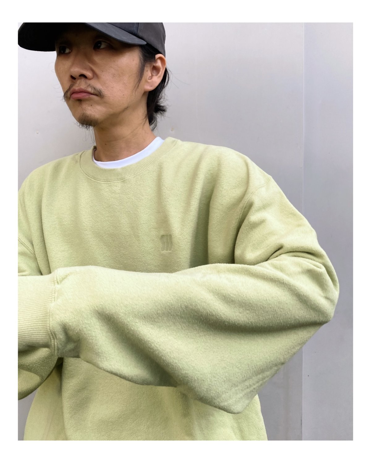 COMFORTABLE REASON「Boucle Logo Sweat」lime. | go