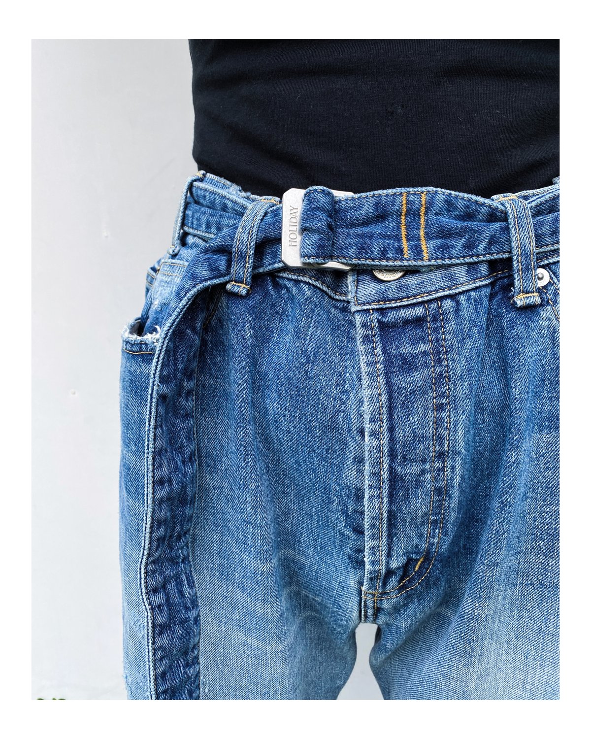 HOLIDAY「DAMAGE DENIM HIGH WAIST BELTED FLARE PA