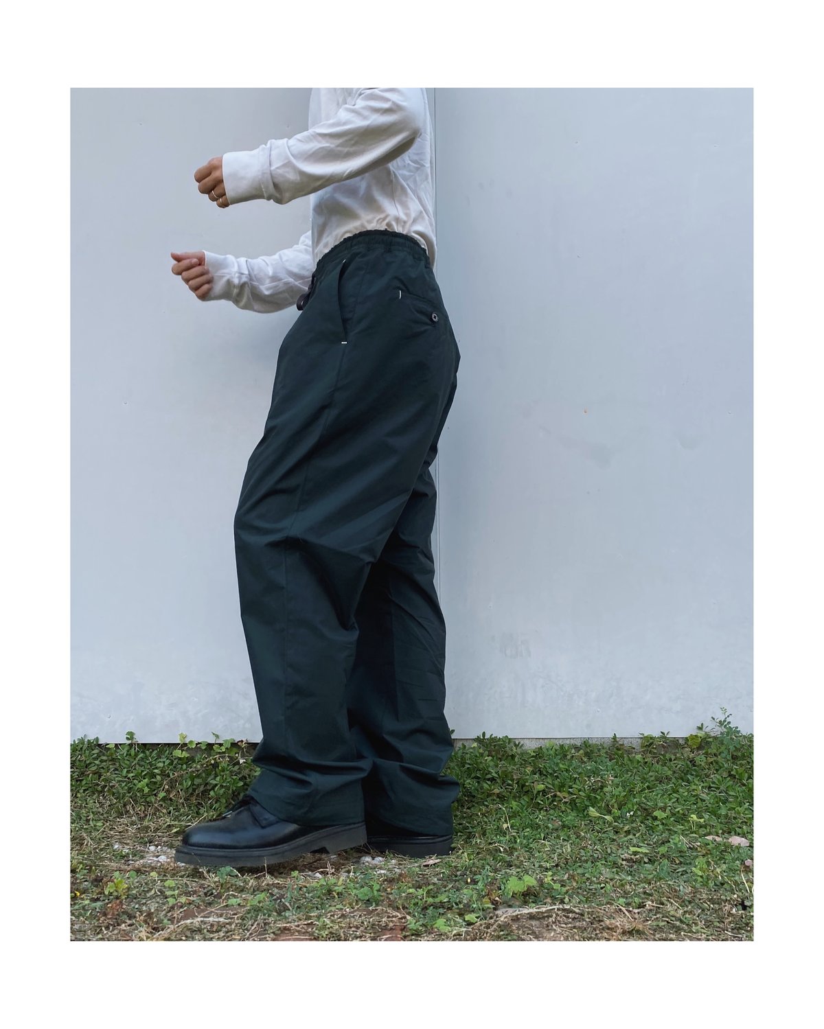 【新品タグ付】ETHOS/THICKER TROUSERS NAVY GREEN fit=scale-down,w=1200
