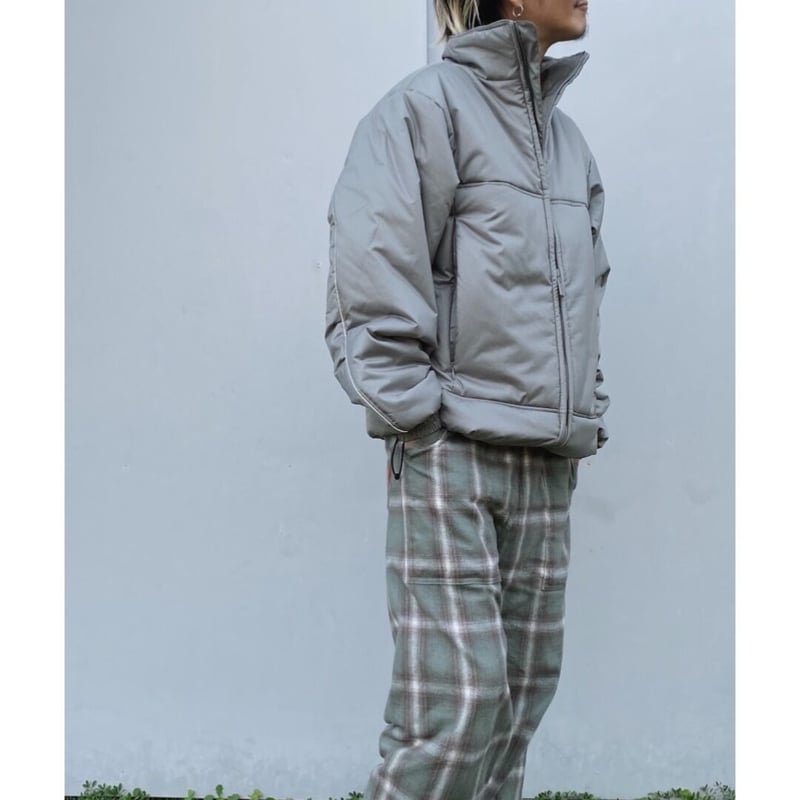 comfortable reason「Minimal Puff Jacket」grey. |