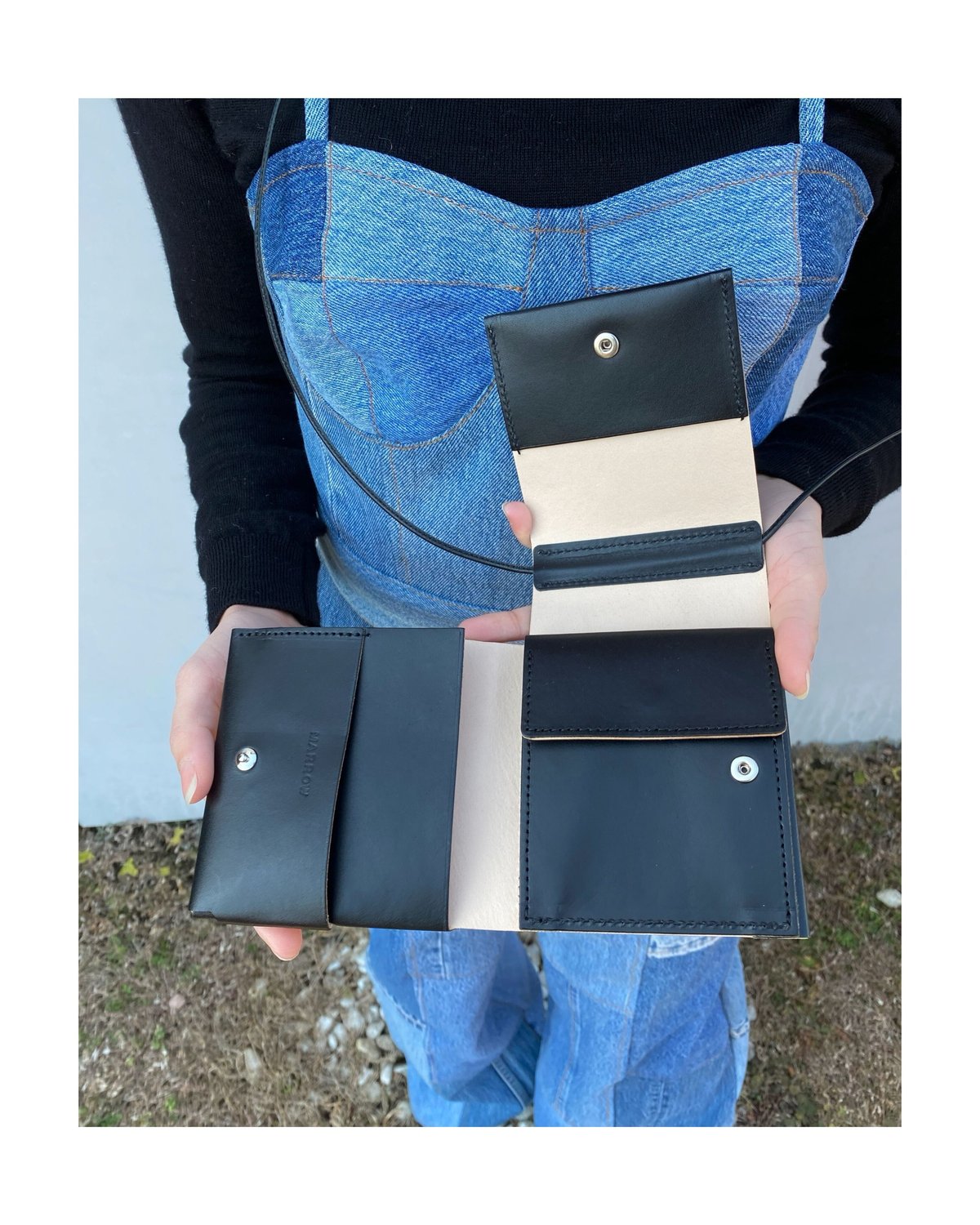 【極美品】マロウ　ストリングパース ショルダーウォレット 黒　本革 MARROW - 【残りわずか】String Purse | ACRMTSM ONLINE STORE