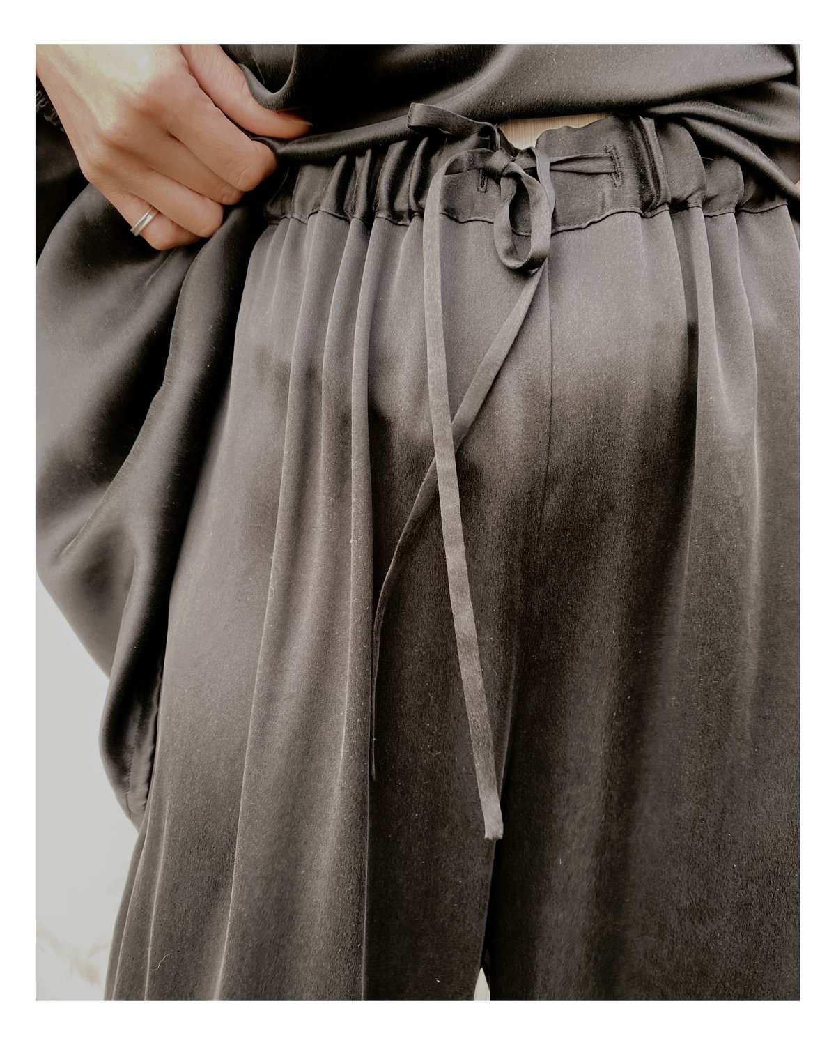 ERiKOKATORi「fringe silk pants」black. | gouter l