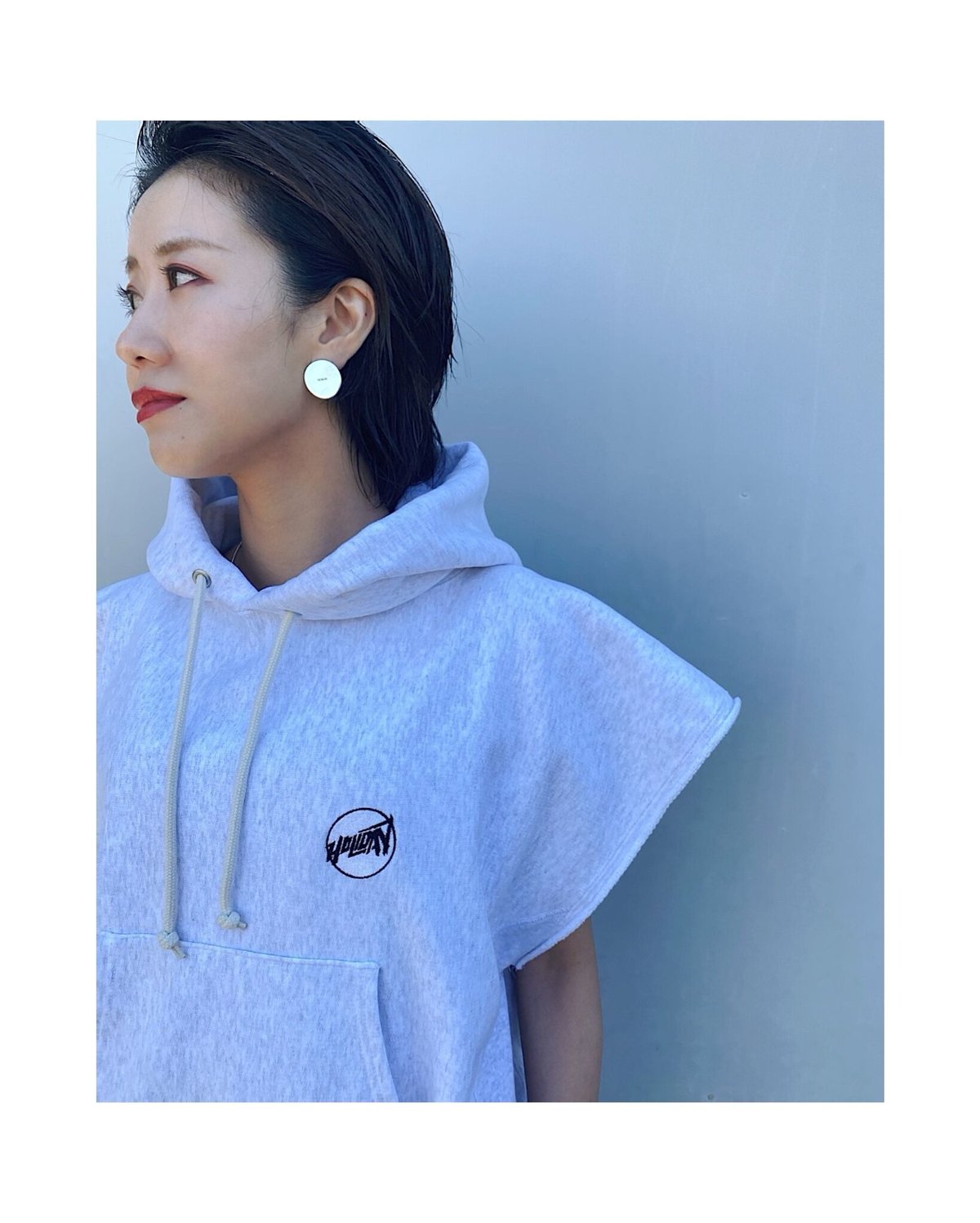 HOLIDAY　ULTRA HEAVY SWEAT CUTOFF HOODIE HOLIDAY ULTRA HEAVY SWEAT CUT OFF HOODIE 【公式通販】