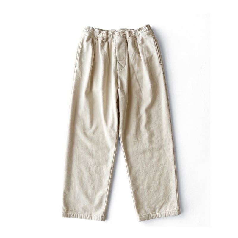 COMFORTABLE REASON「Fleece Back Slacks」ivory. |