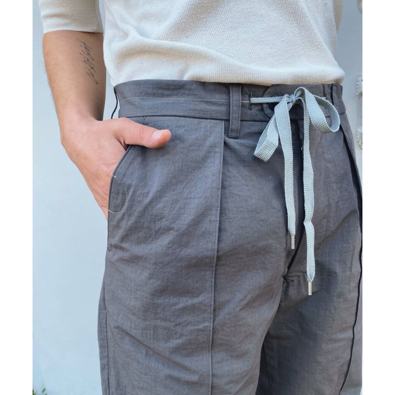ETHOS「PIN TUCK TROUSERS 」charcoal. | gouter le