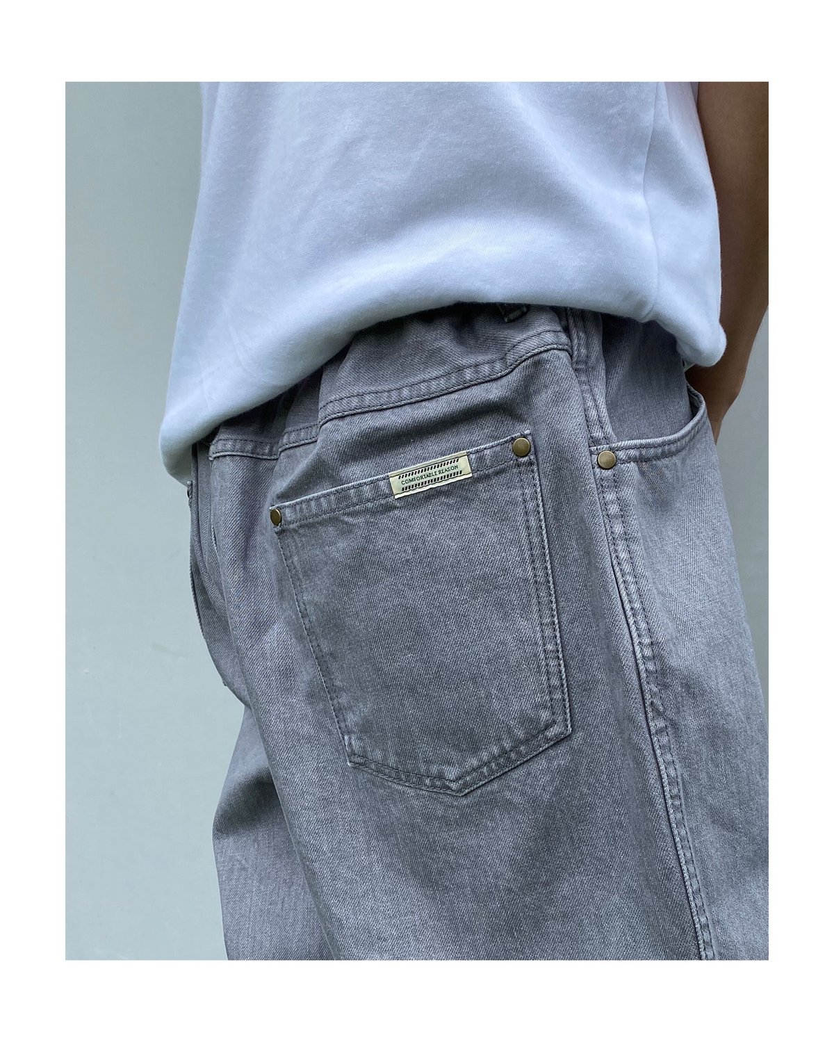 COMFORTABLE REASON「Fade Denim Slacks」s/wash. |