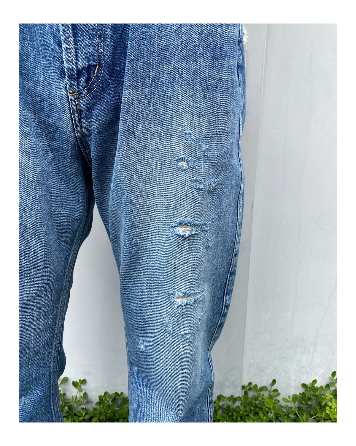 HOLIDAY「DAMAGE DENIM HIGH WAIST BELTED FLARE PA