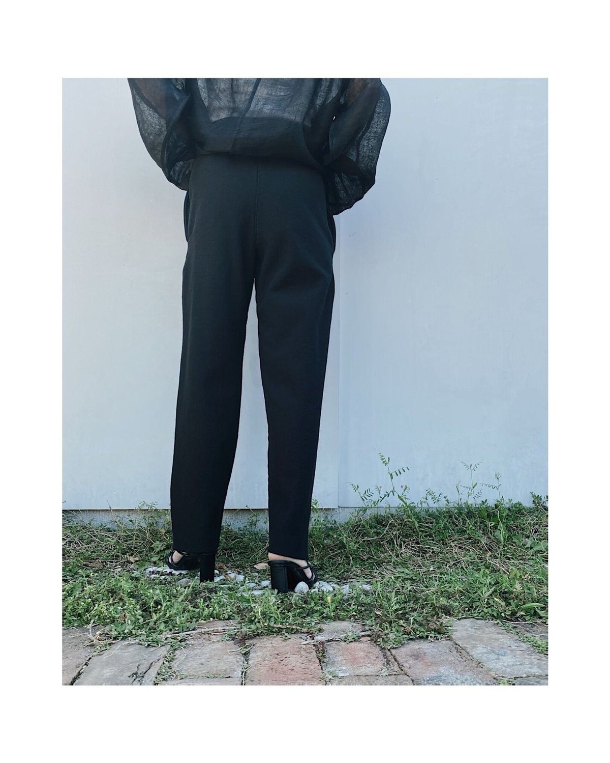 HOLIDAY「ULTRA HEAVY SWEAT CUT OUT PANTS」black.