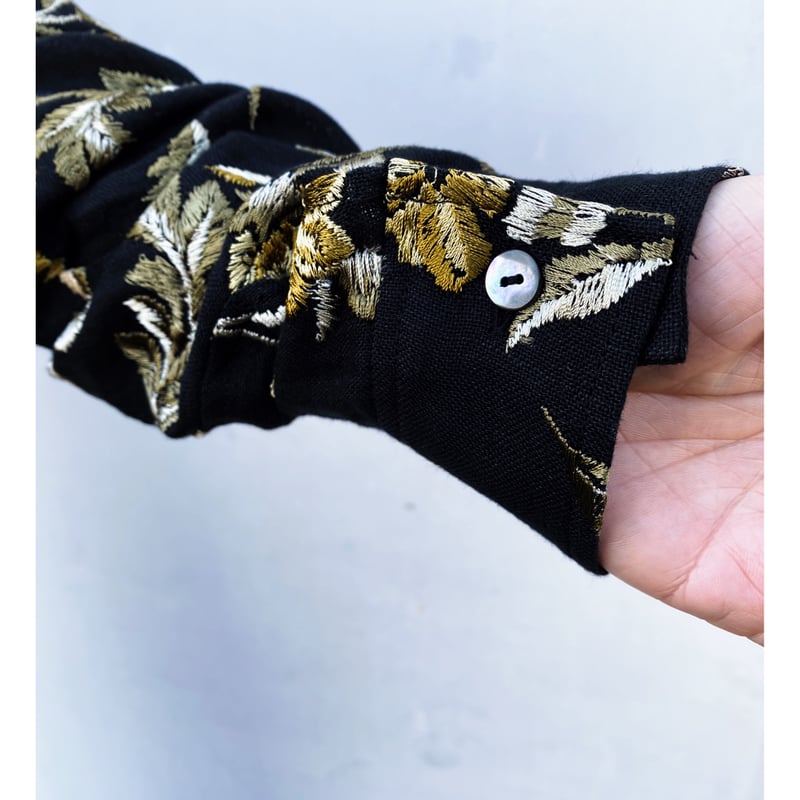 新品ERiKOKATORi Flower embroidery shirts