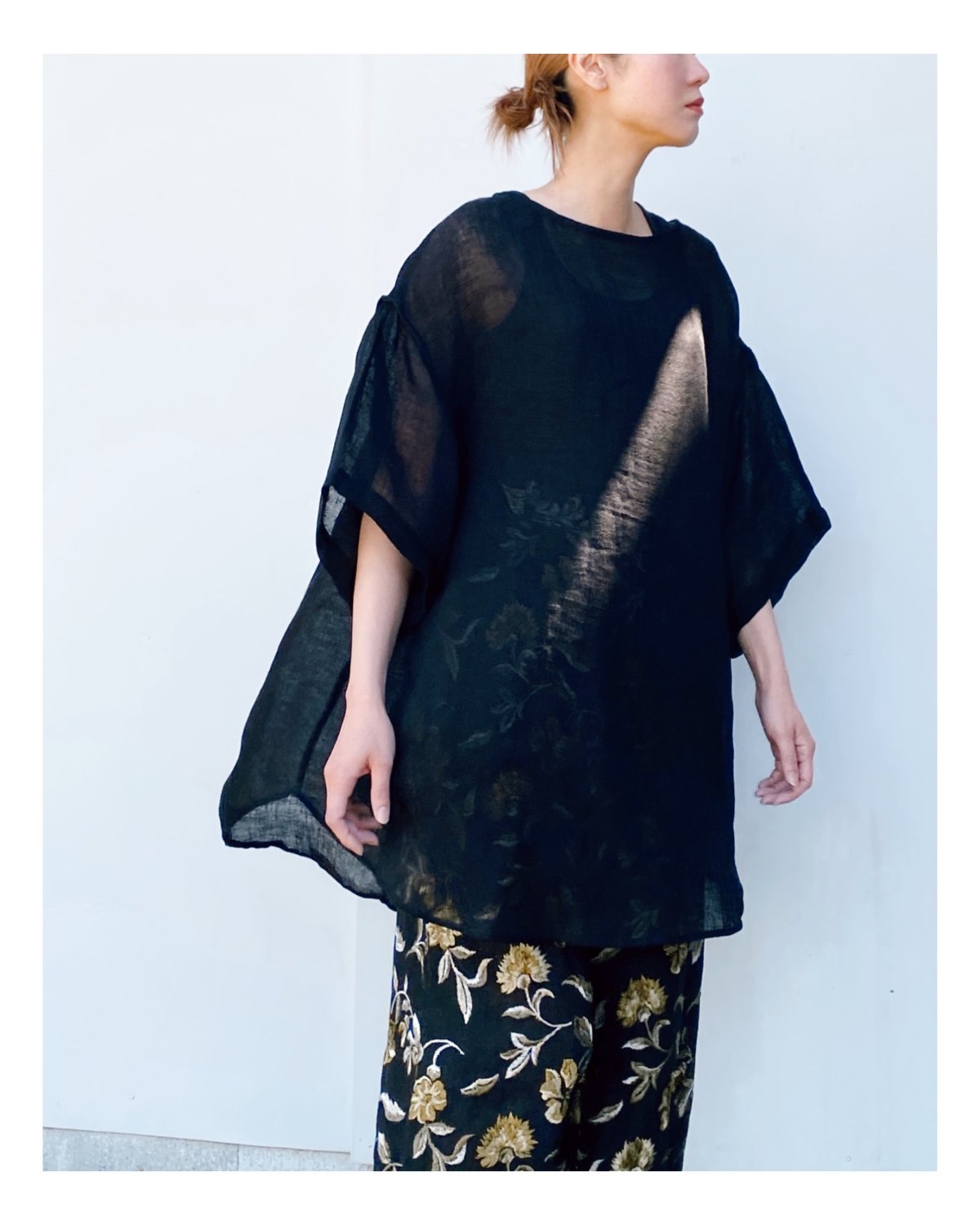 ERiKOKATORi「linen gawze T-shirt」black. | gouter