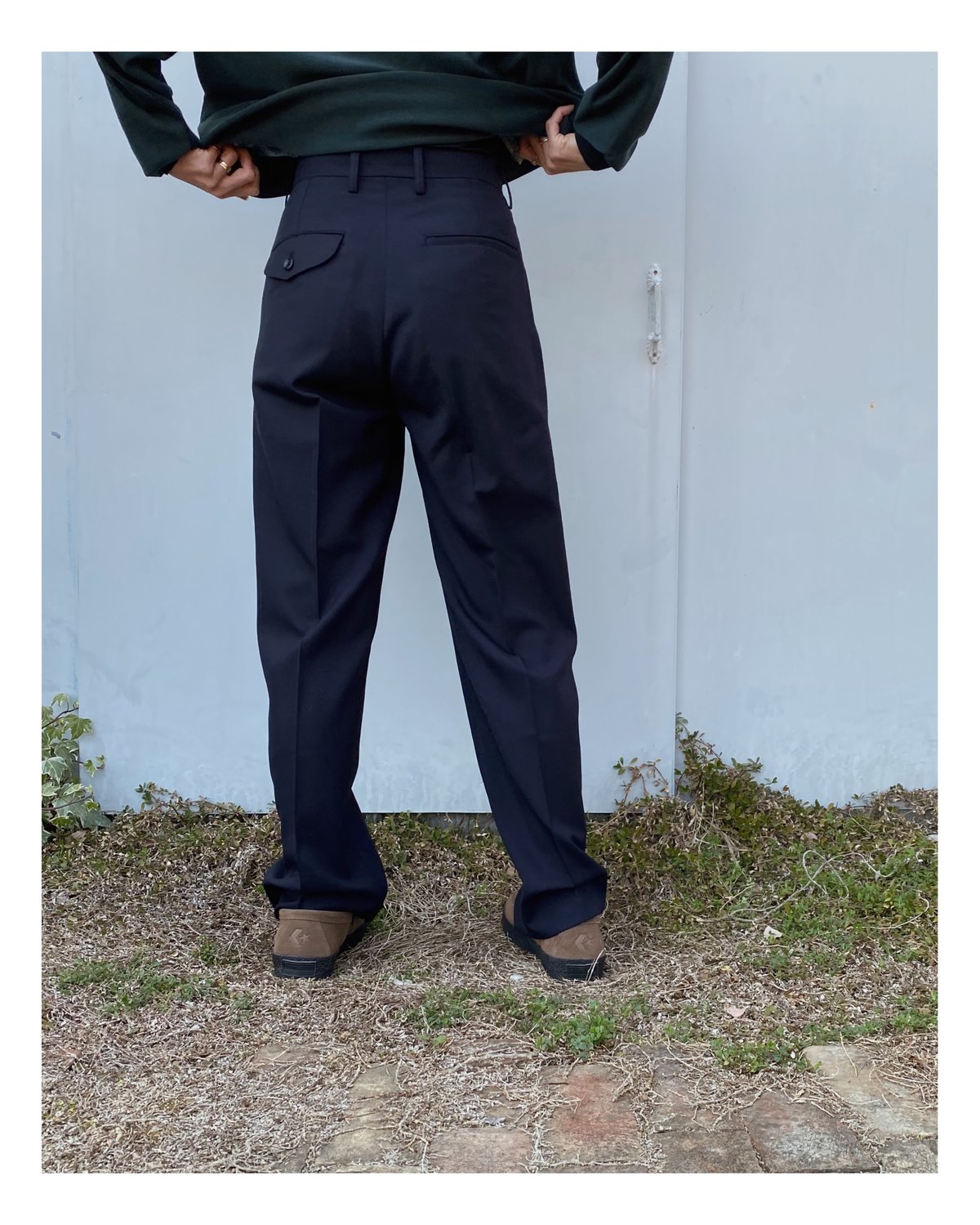 HOLIDAY「WOOL DRAWSTRINGS SLACKS」d/navy. | goute