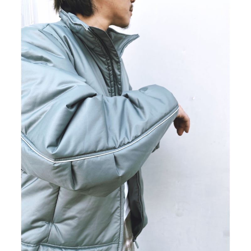 comfortable reason「Minimal Puff Jacket」c/blue.