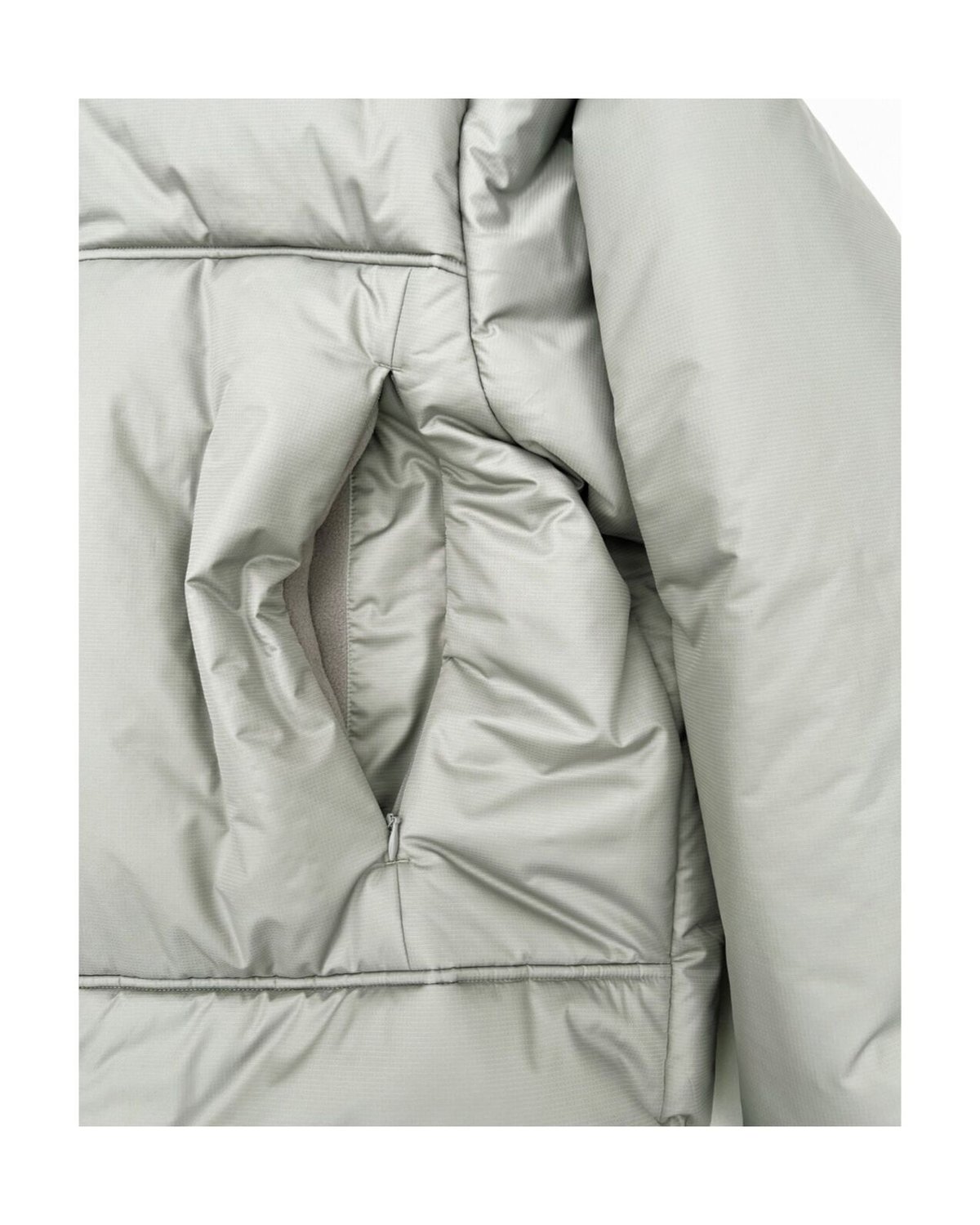 ジャケット・アウター COMFORTABLE REASON MINIMAL PUFF JACKET comfortable reason「Minimal Puff Jacket」grey. |