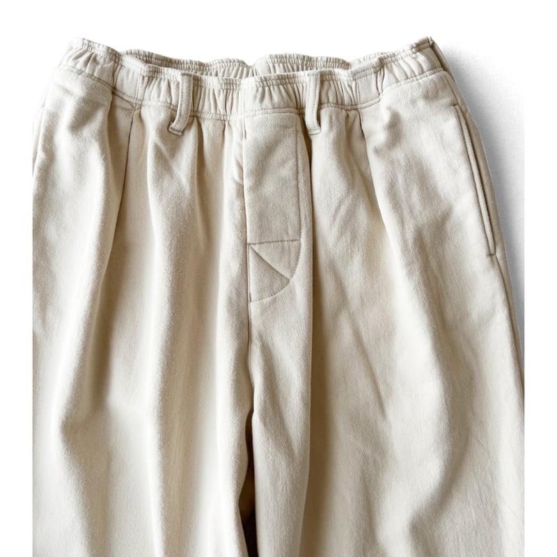 COMFORTABLE REASON「Fleece Back Slacks」ivory. |