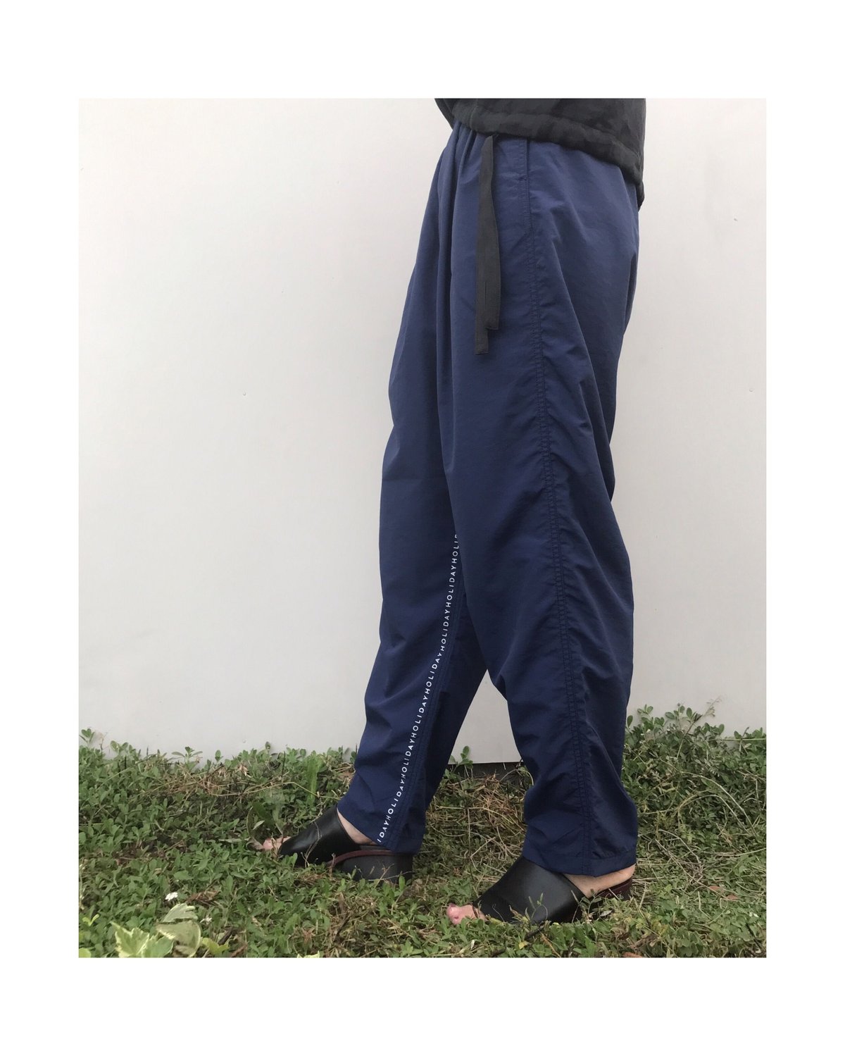 HOLIDAY TRACK PANT