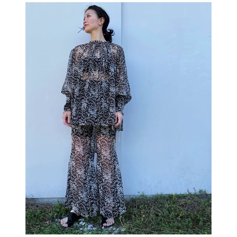 ERiKOKATORi「flower chiffon blouse」BLK. | gouter...