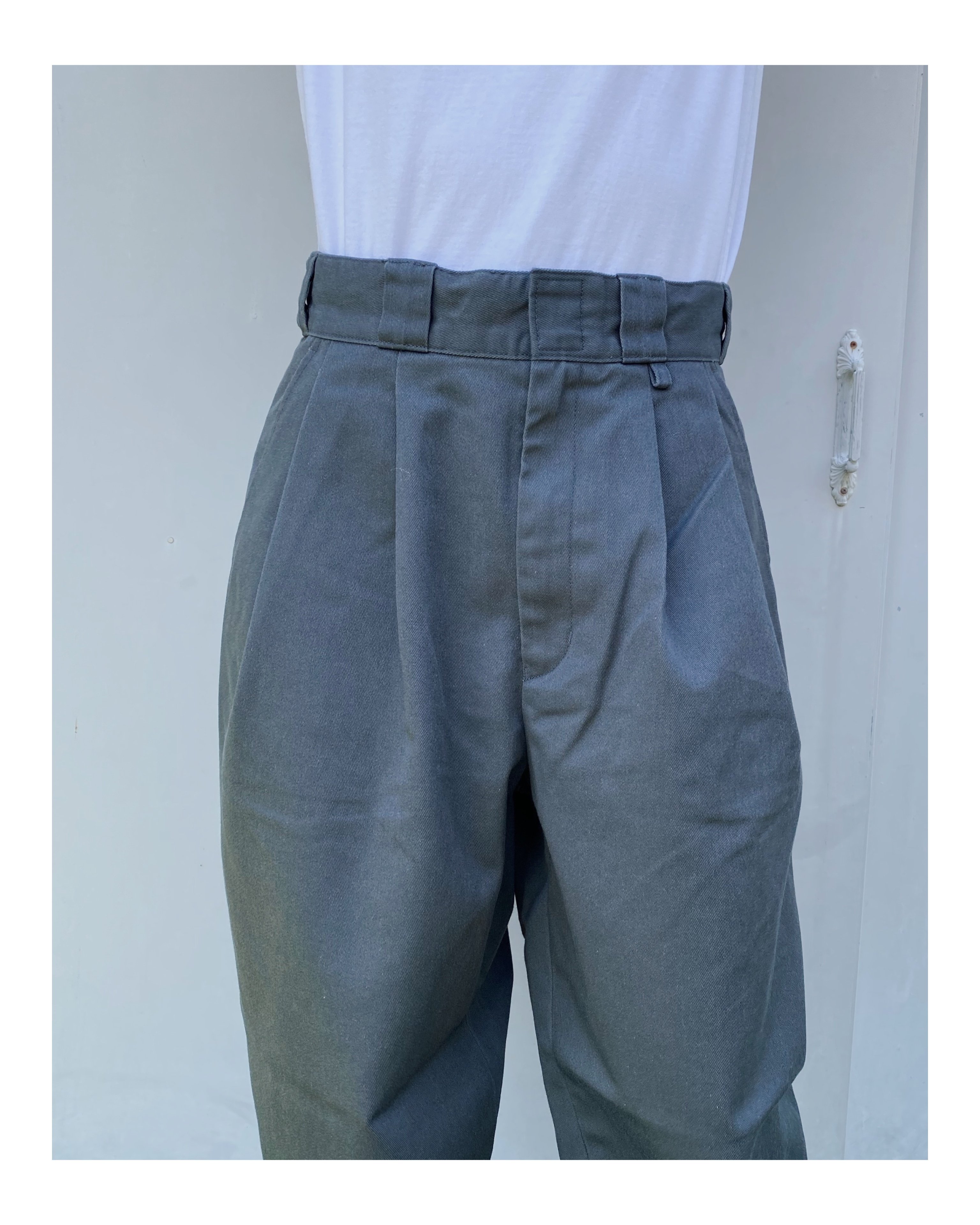 HOLIDAY「DICKIES 2TUCK PANTS」gray. | gouter le c