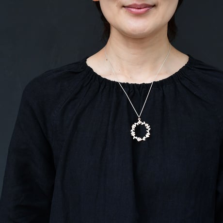 吉田史　OLD TO NEW　ネックレス　花の輪　コンビ　葉 SV ／ 花 PG