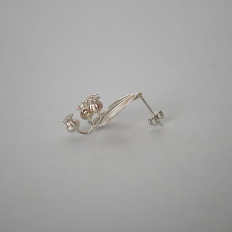 吉田史　OLD TO NEW　ピアス　すずらん３輪　銀　片耳