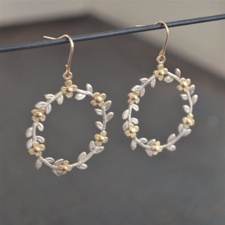 吉田史　OLD TO NEW　ピアス　花の輪　コンビ　葉 SV ／ 花 YG