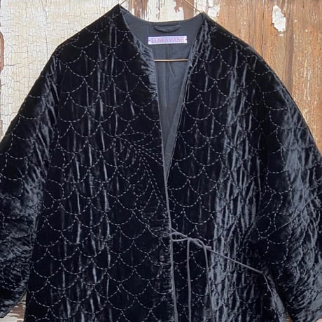 TOWAVASE(トワヴァーズ）：「Permanent TOWAVASE」/Silk Velvet Quilted Robe ベルベット キルト刺繍 ローブ（Black）