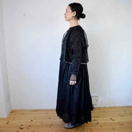 BUNON(ブノン) Embroidery cape シルクオーガンジー+手刺繍 ケープ / ブラック