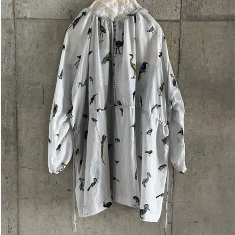 BUNON(ブノン) Birds Back Button Blouse 鳥柄プリント シルクコ