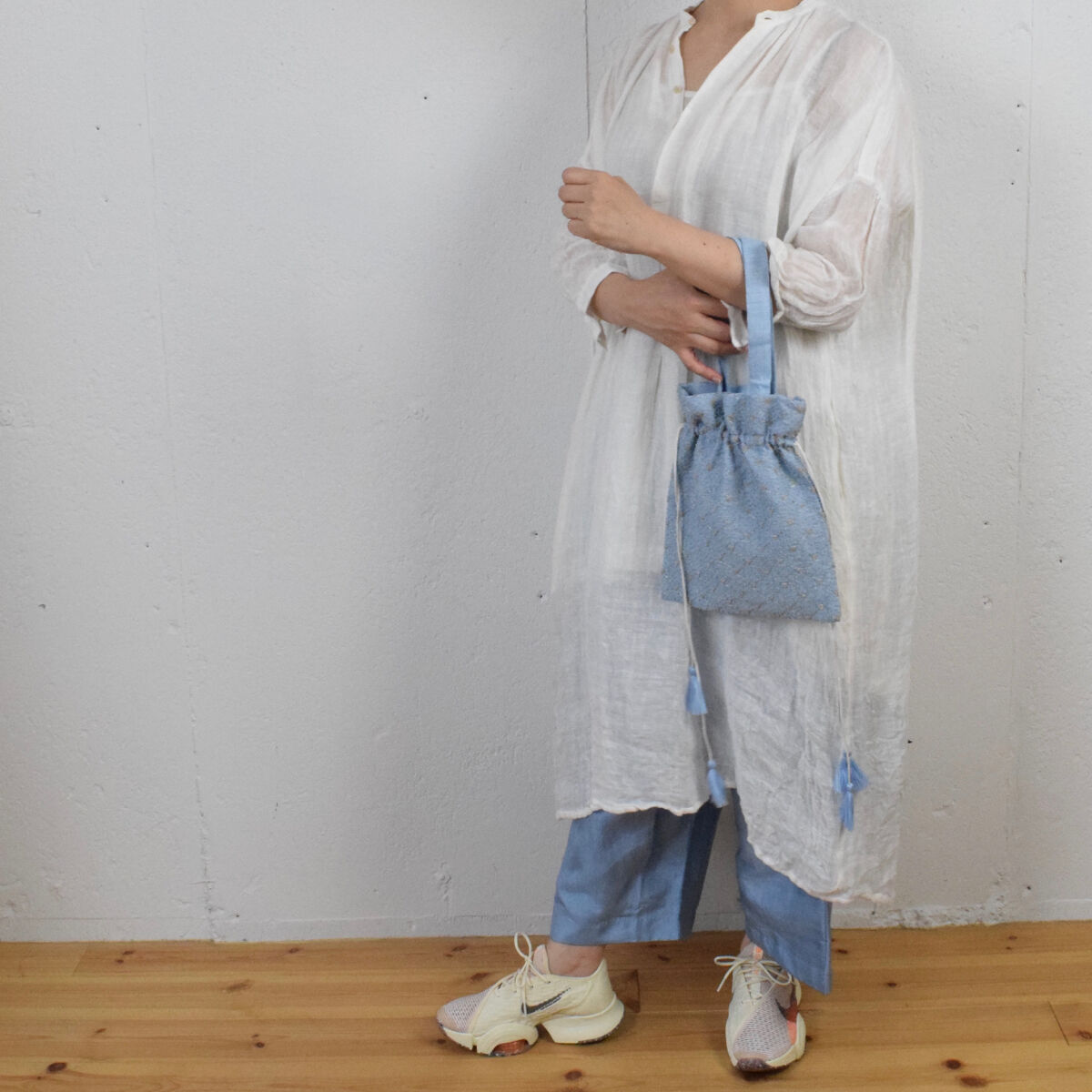 BUNON(ブノン) embroidery drawstring bag コットンリネン  