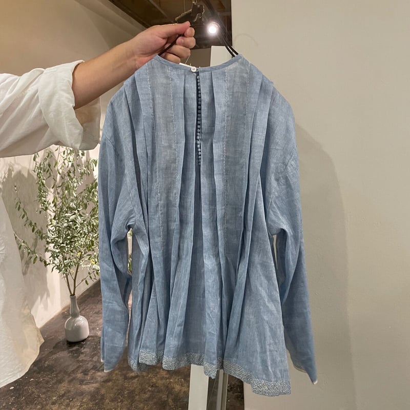BUNON(ブノン) Tuck Blouse | Le Nid de Lili BUNON(ブノン) Tuck Blouse | Le Nid de Lili