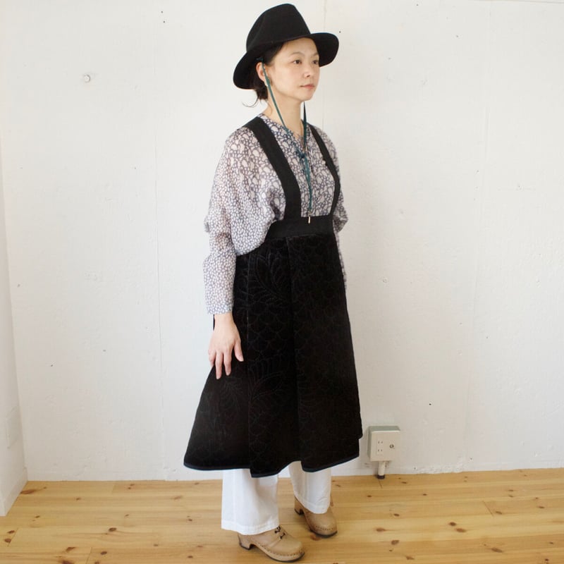 TOWAVASE(トワヴァーズ）Permanent skirt ベルベット刺繍キルト