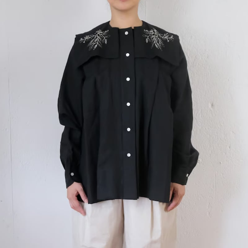 TOWAVASE(トワヴァーズ)Applique-blouseアップリケ刺繍ブラウス TOWAVASE(トワヴァーズ)Applique-blouseアップリケ刺繍ブラウス