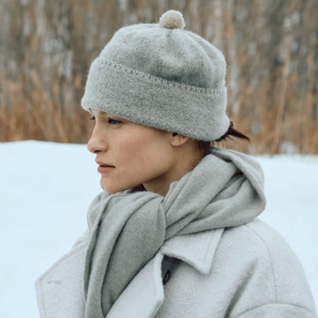 【チサキ】✨️未使用タグ付き✨️chisaki ポンポン帽子　ブラック チサキ】✨️未使用タグ付き✨️chisaki ポンポン帽子ブラウン