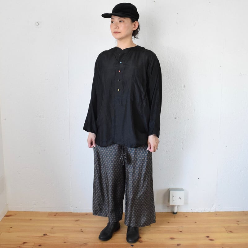 TOWAVASE(トワヴァーズ):Leo Pants 更紗プリント シルクパンツ/black