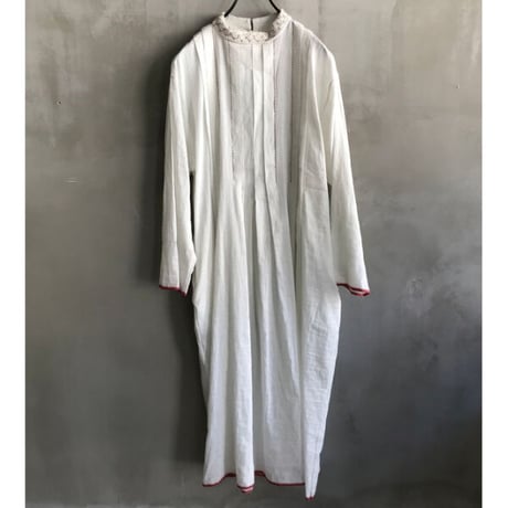 BUNON(ブノン) embroidery hi-neck tuck dress