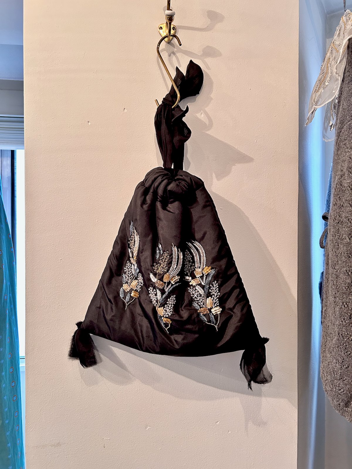 トワヴァーズ TOWAVASE 「Dore」ゴールド刺繍ローブ mavuno （TOWAVASE  