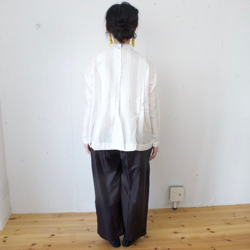 BUNON(ブノン) hi-neck tuck blouse | Le Nid de Lili