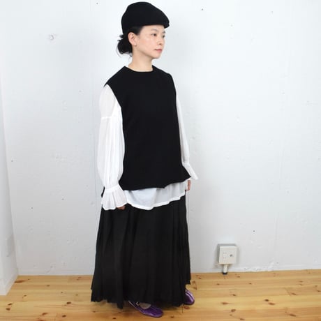 suzuki takayuki(スズキタカユキ) knitted vest カシミヤシルク ニットベスト（黒 / 生成り）