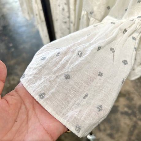 BUNON(ブノン) EMBROIDERY WIDE SLEEVE DRESS 手織りリネン+zari刺繍 ワイドスリーブワンピース