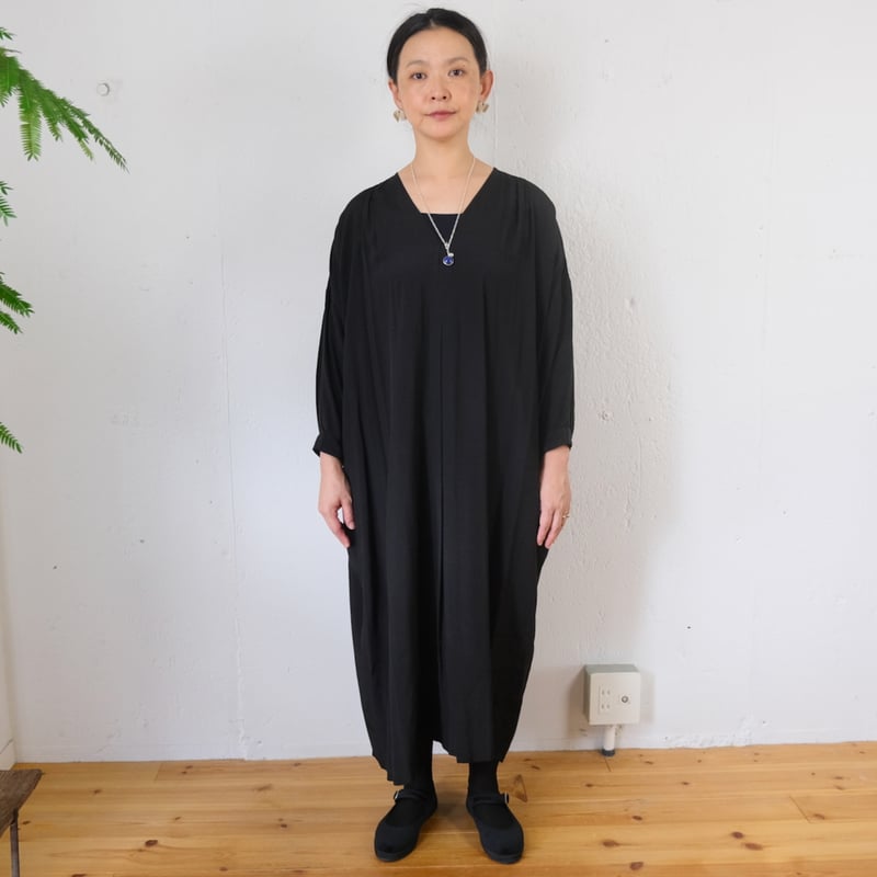 suzuki takayuki (スズキタカユキ) v-neck dress レーヨンシルク 