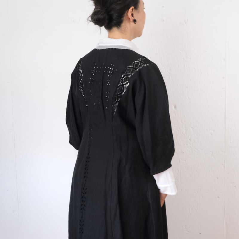 NATIVE VILLAGE (ネイティブヴィレッジ) 棘：thom 刺繍のドレス（noir 