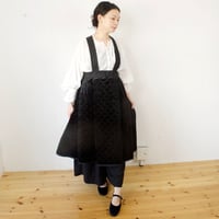 TOWAVASE(トワヴァーズ）：Permanent skirt ベルベット刺繍キルト エプロン BLACK