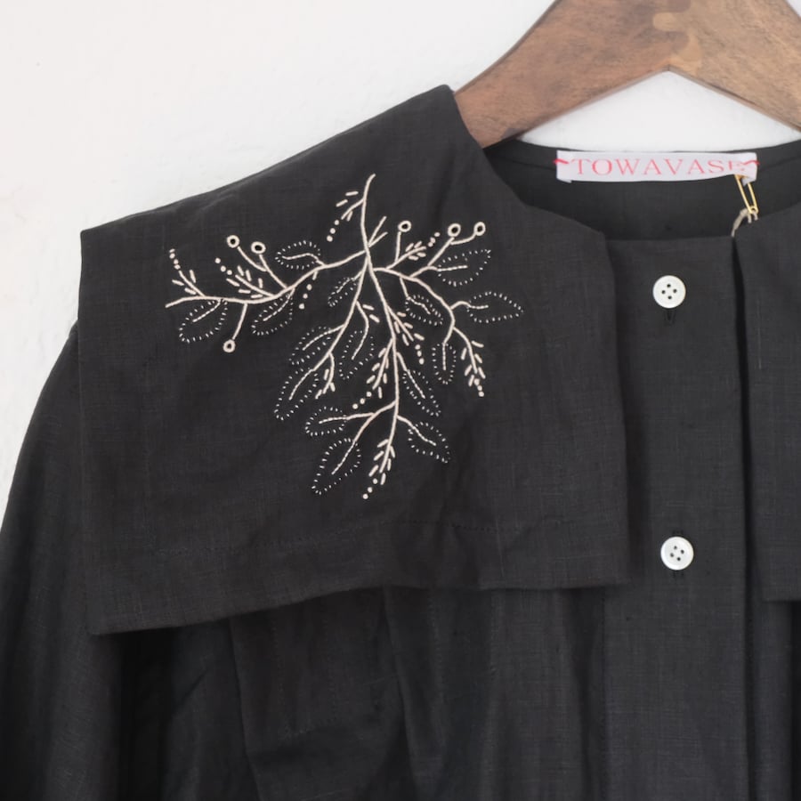 TOWAVASE(トワヴァーズ)Applique-blouseアップリケ刺繍ブラウス TOWAVASE(トワヴァーズ)Applique-blouseアップリケ刺繍ブラウス