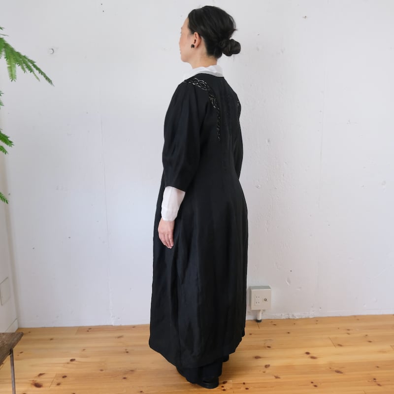 NATIVE VILLAGE (ネイティブヴィレッジ) 棘：thom 刺繍のドレス（noir 