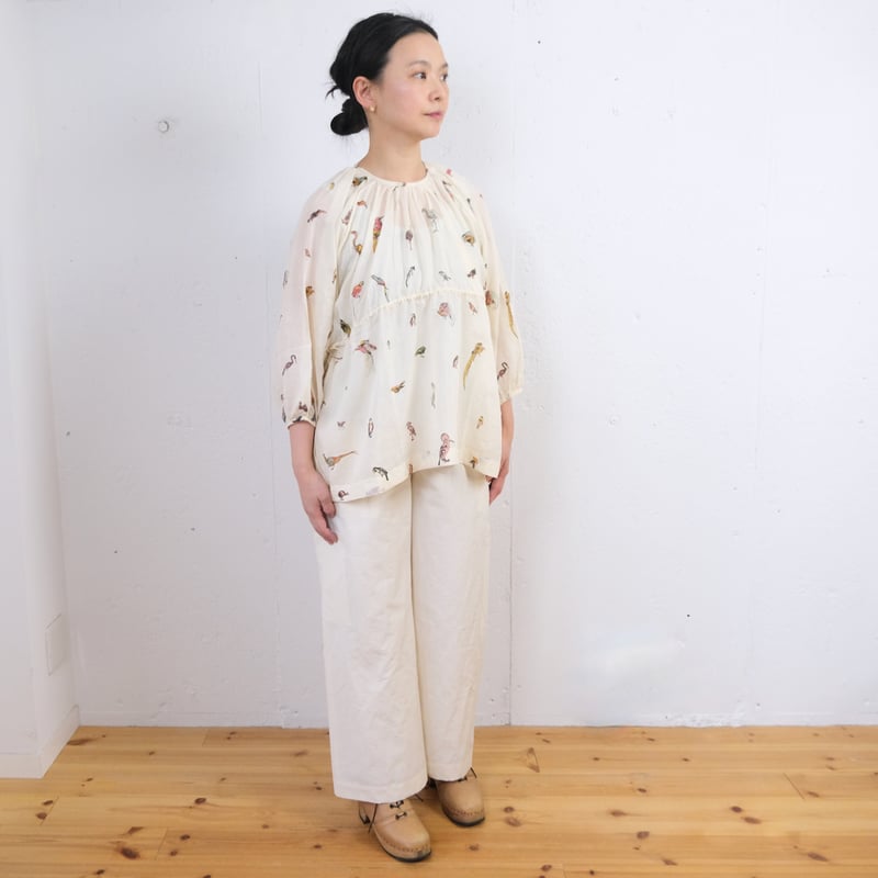 BUNON(ブノン) Birds Back Button Blouse 鳥柄プリント シルクコ