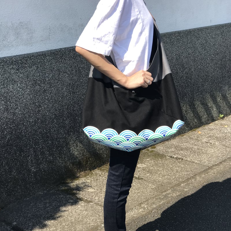 期間限定お値下げ中！！アシタバ　籠バッグ センターモチーフ付きアタバッグ